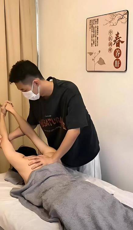 美女老师叫我操的相关介绍