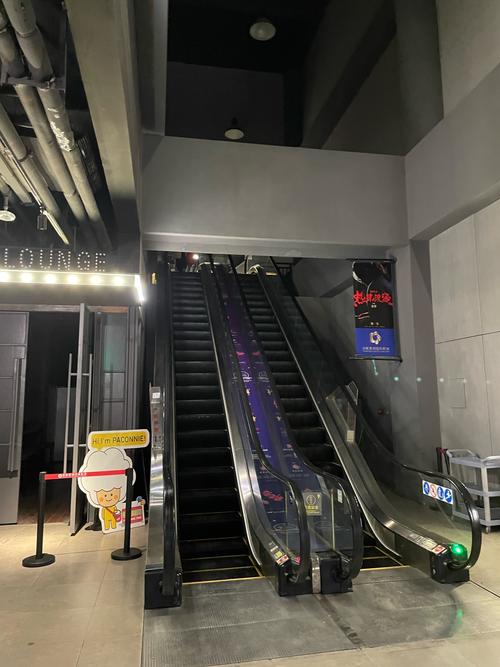 一边摸下边一边亲上面的相关介绍