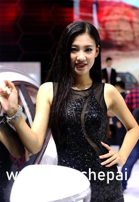 美女老师被同学操的相关介绍