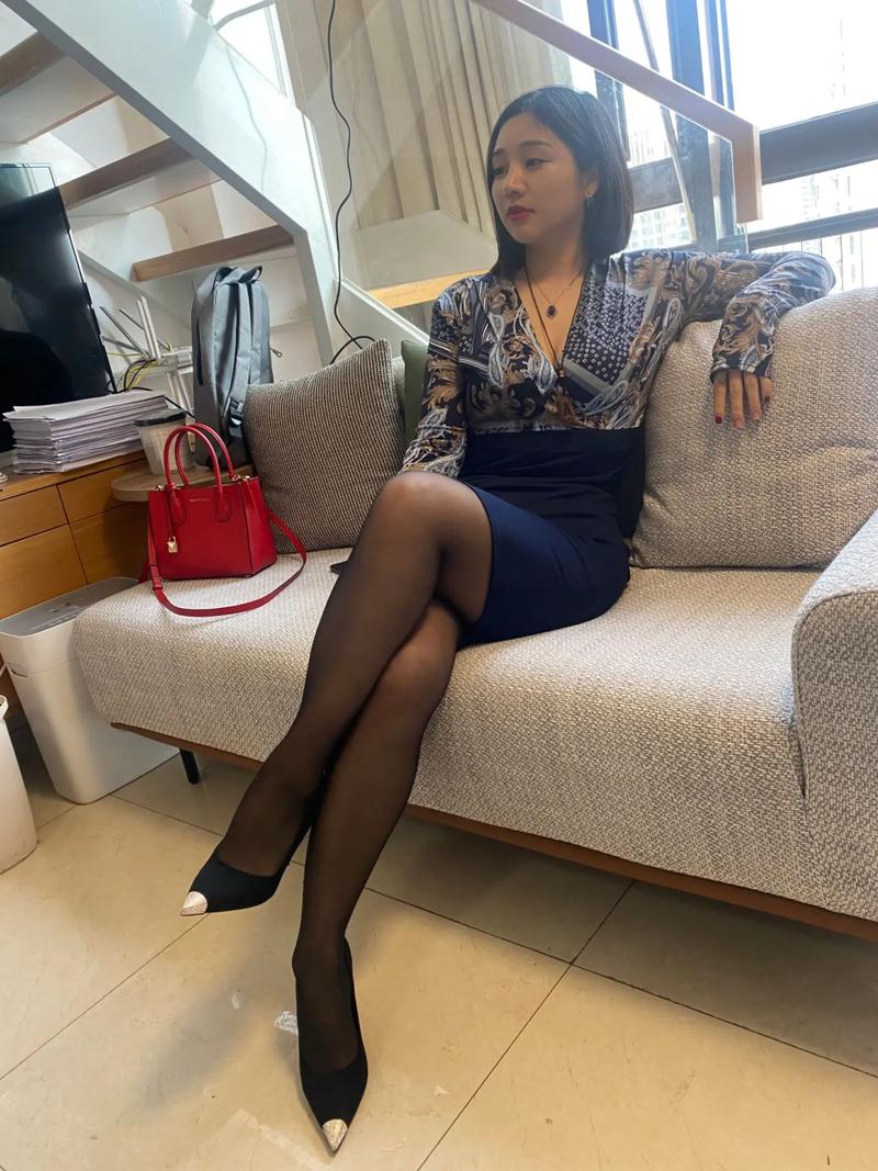 操哭美女的相关介绍