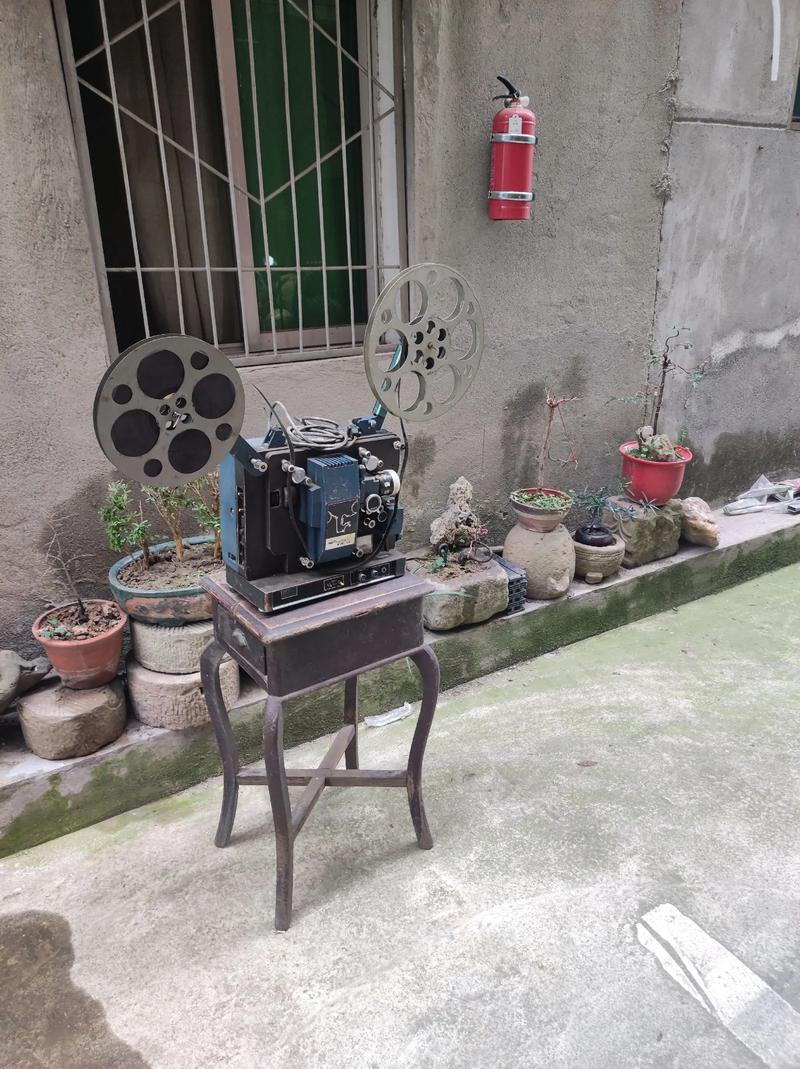 影院放映机选购指南：从亮度参数到维护成本，3个长尾关键词帮你避坑