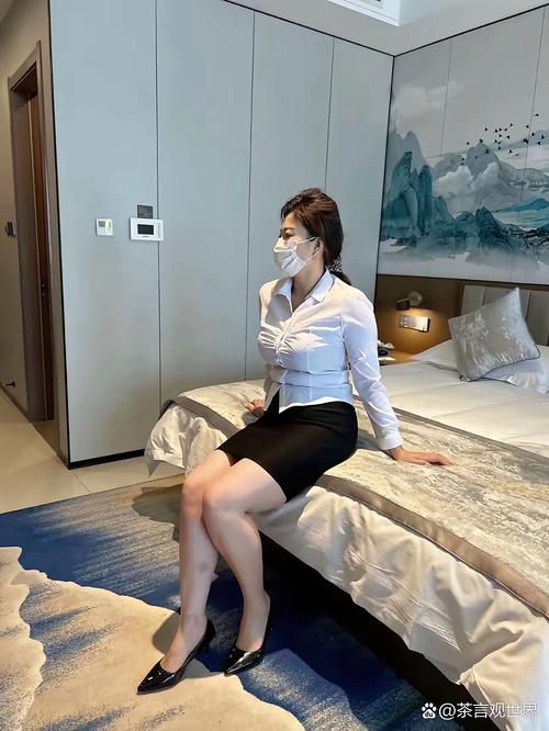 亚洲av少妇一区二区成年男人的相关介绍
