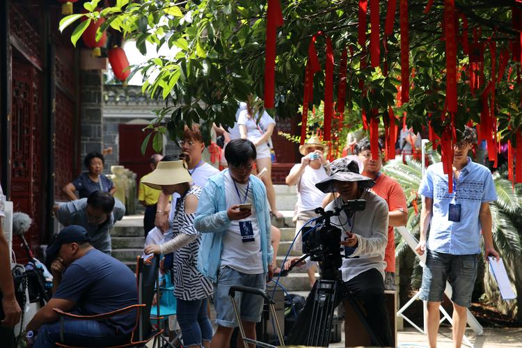 人妻女朋友的相关介绍