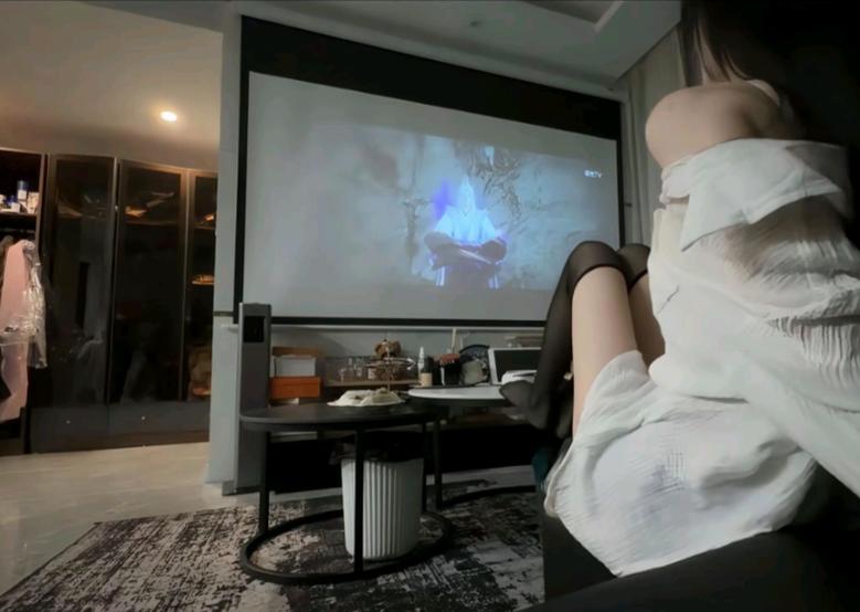 诱惑的女秘书的相关介绍