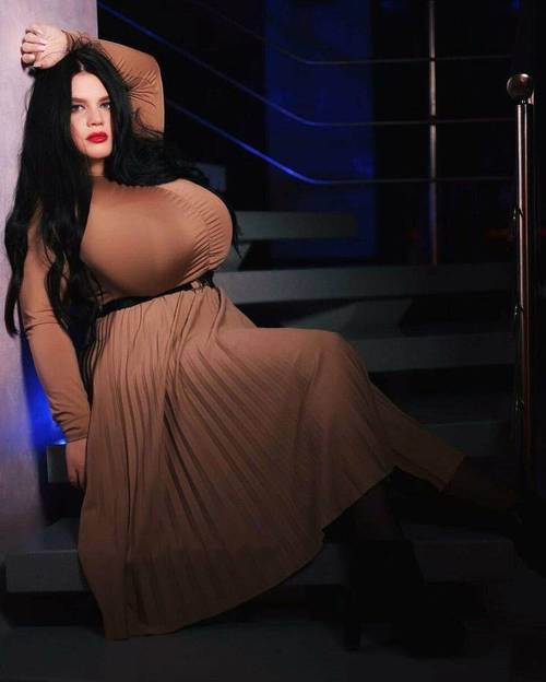 强摸秘书人妻的大乳的相关介绍