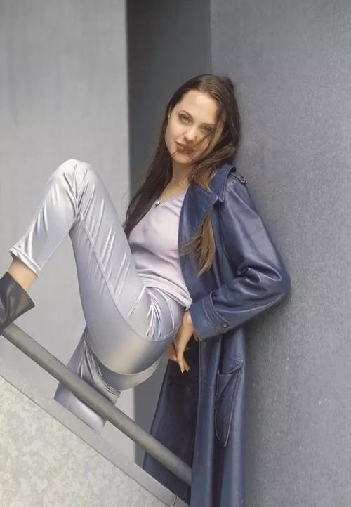 美女老师被男生操的相关介绍