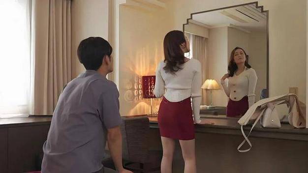 把美女按在床上狂草av的相关介绍