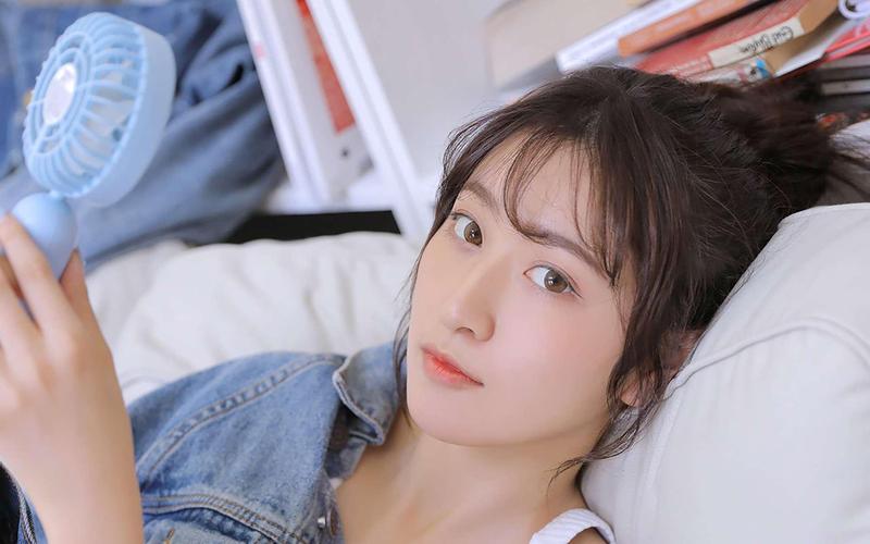操老师的小逼的相关介绍