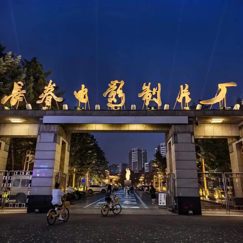 av丝袜在线的相关介绍
